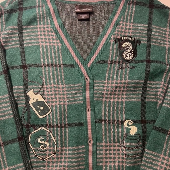 Wizarding World of Harry Potter Slytherin Sweater - Picture 1 of 4